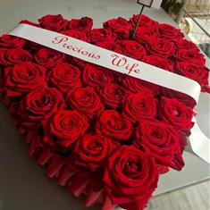 Deluxe Rose Heart Tribute