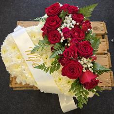 Traditional based heart with roses