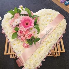 Based heart with pink spray