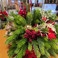 Artificial kissing ball